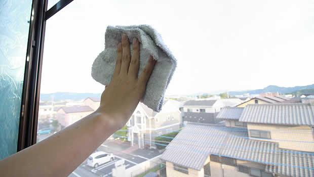 沖縄片付け110番の窓ガラス・サッシ・網戸・雨戸掃除サービス