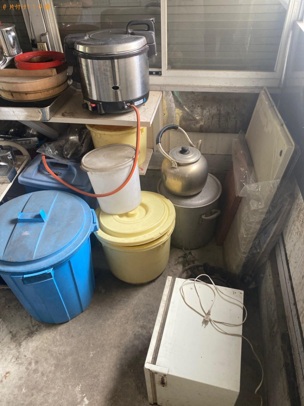 たこ焼き屋さんで使っていた器具類（流し台、調理器具等）の回収
