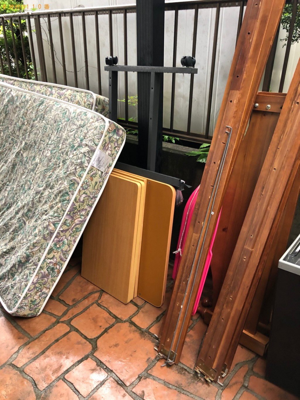 マットレス付きセミダブルベッド、折り畳みベッド等の回収・処分